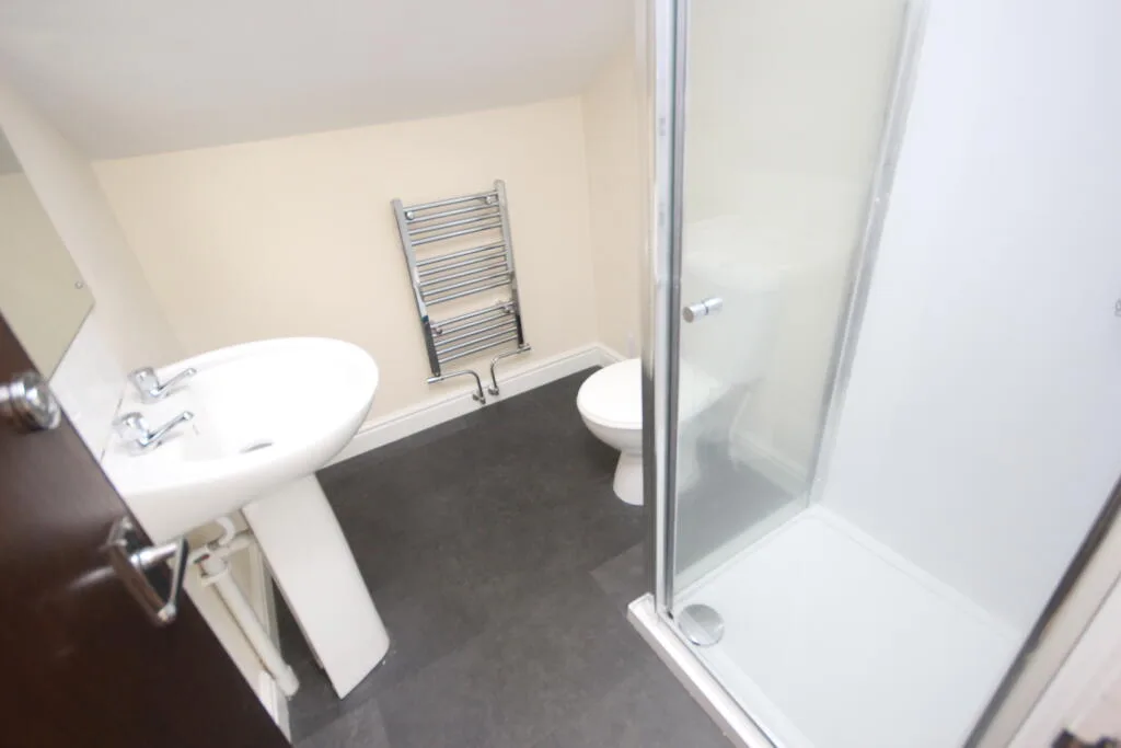 5 bedroom terraced house for rent