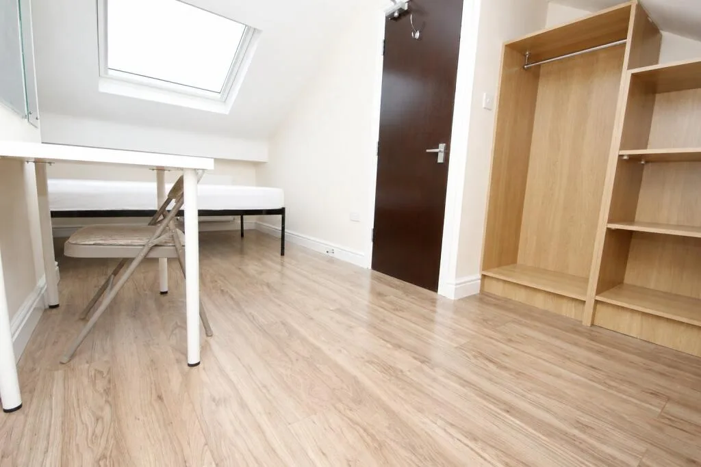 5 bedroom terraced house for rent