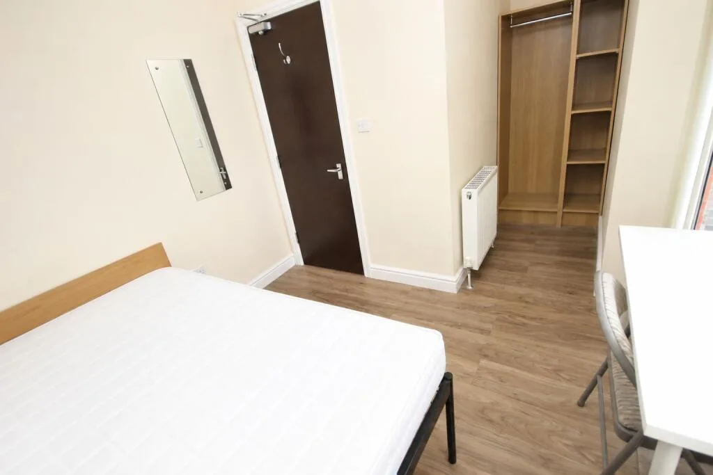 5 bedroom terraced house for rent