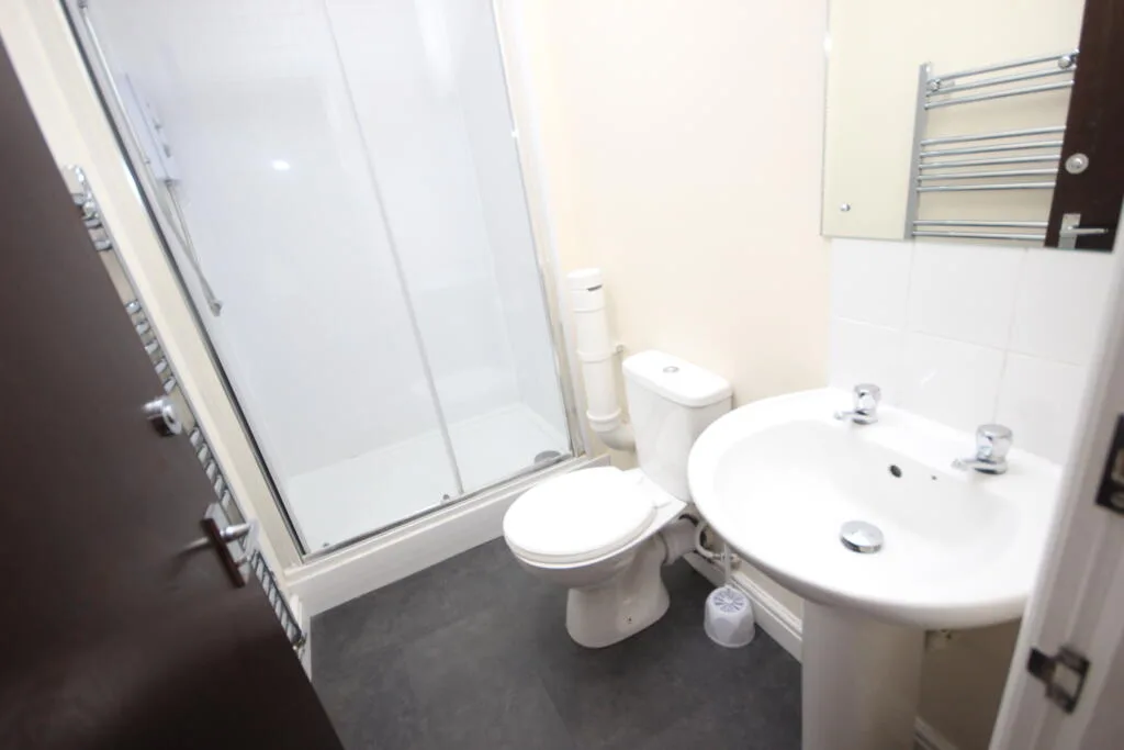 5 bedroom terraced house for rent