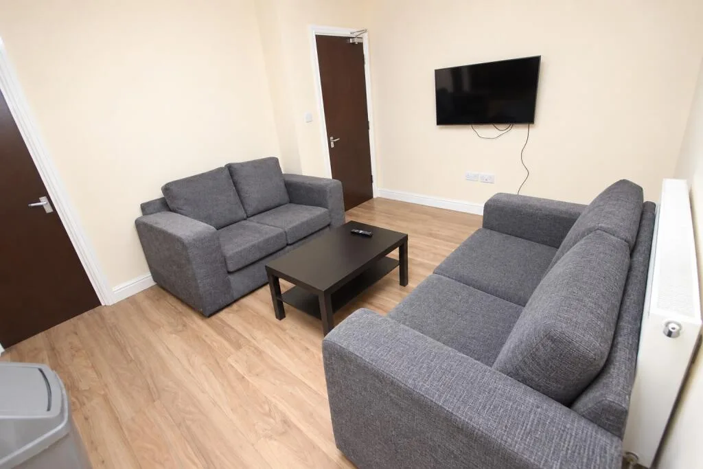5 bedroom terraced house for rent