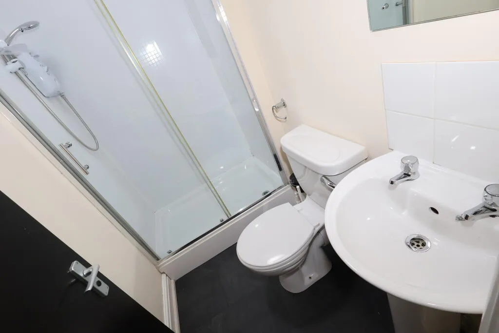 6 bedroom terraced house for rent