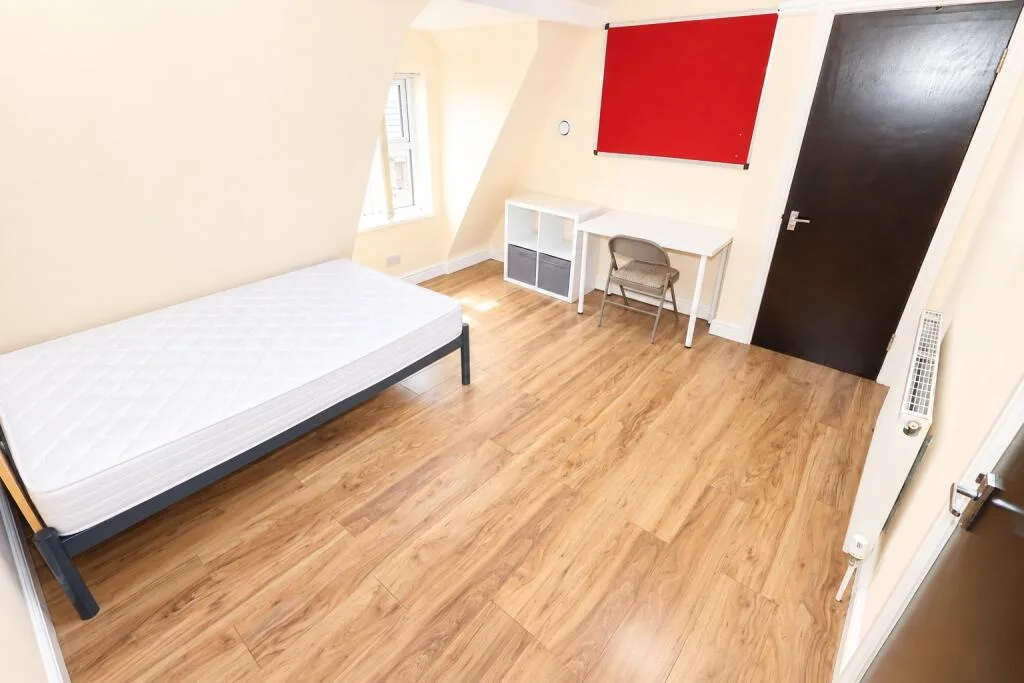 6 bedroom terraced house for rent