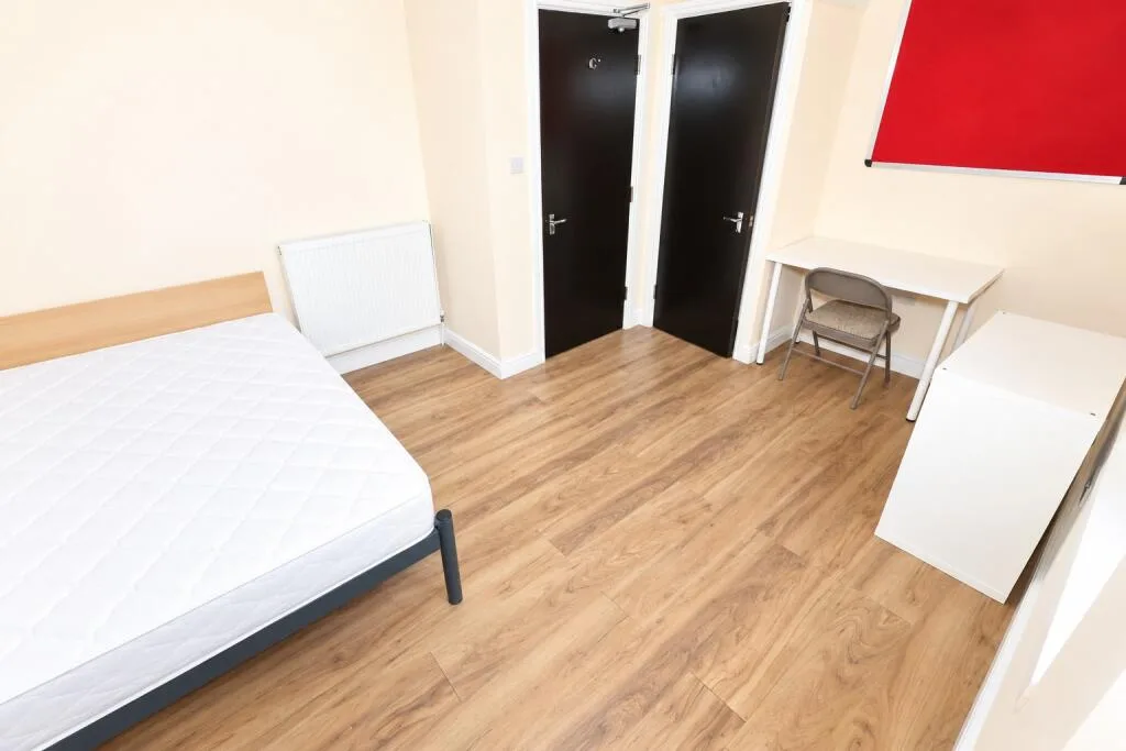 6 bedroom terraced house for rent