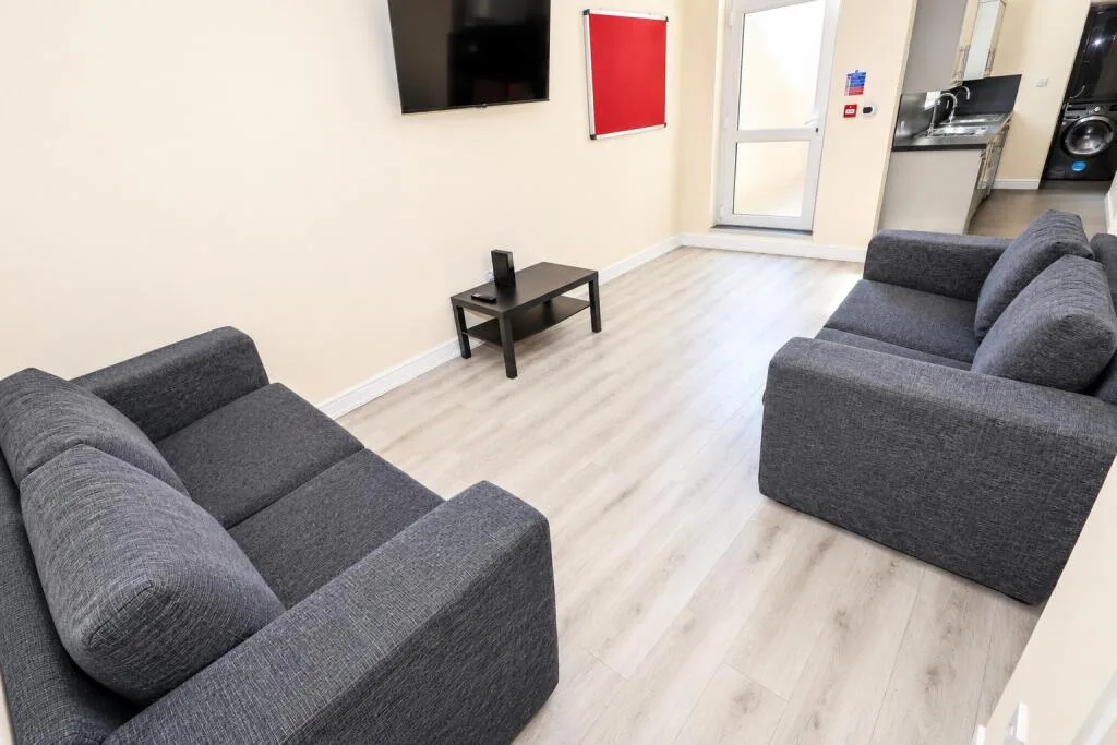6 bedroom terraced house for rent