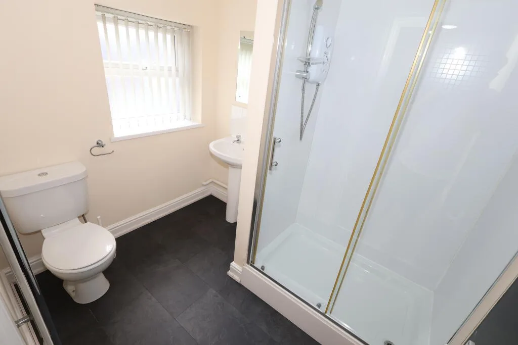 6 bedroom terraced house for rent