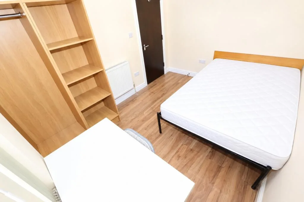 5 bedroom terraced house for rent