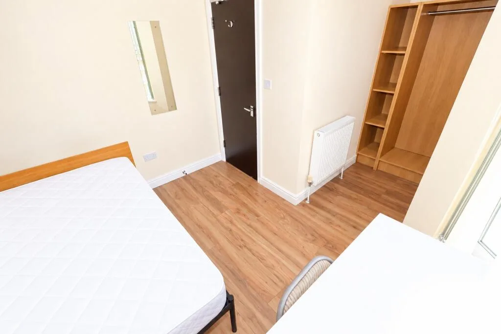 5 bedroom terraced house for rent