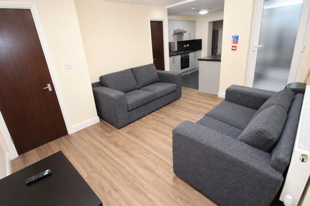 6 bedroom terraced house for rent