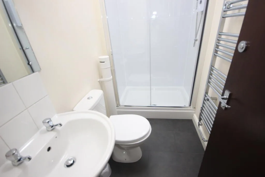 6 bedroom terraced house for rent