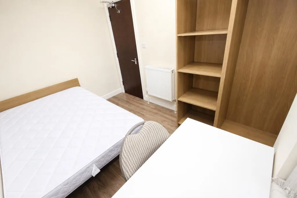 6 bedroom terraced house for rent