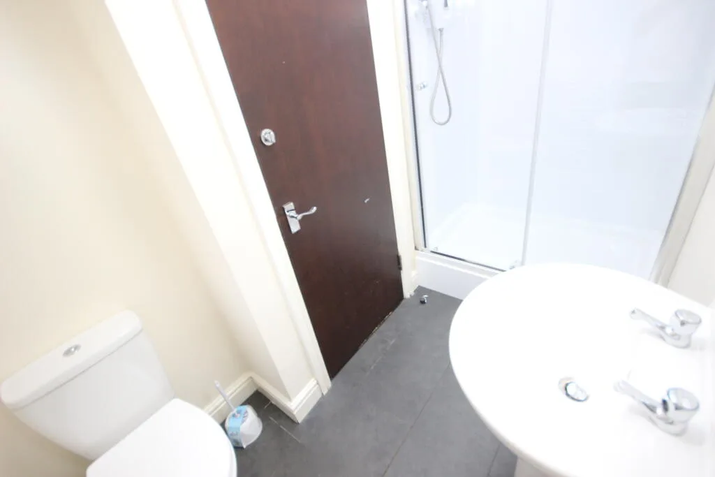 6 bedroom terraced house for rent