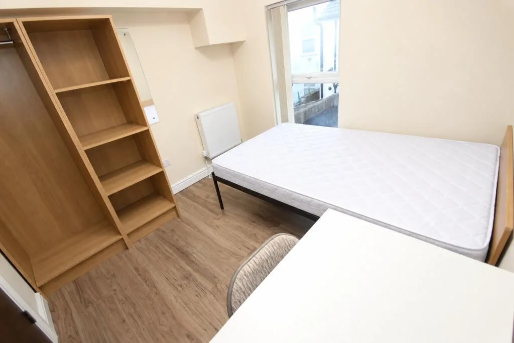 6 bedroom terraced house for rent