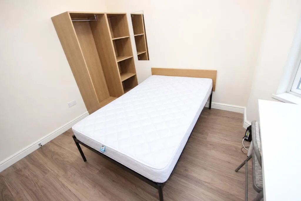 6 bedroom terraced house for rent
