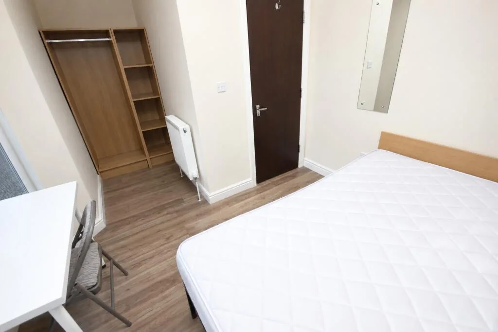 6 bedroom terraced house for rent