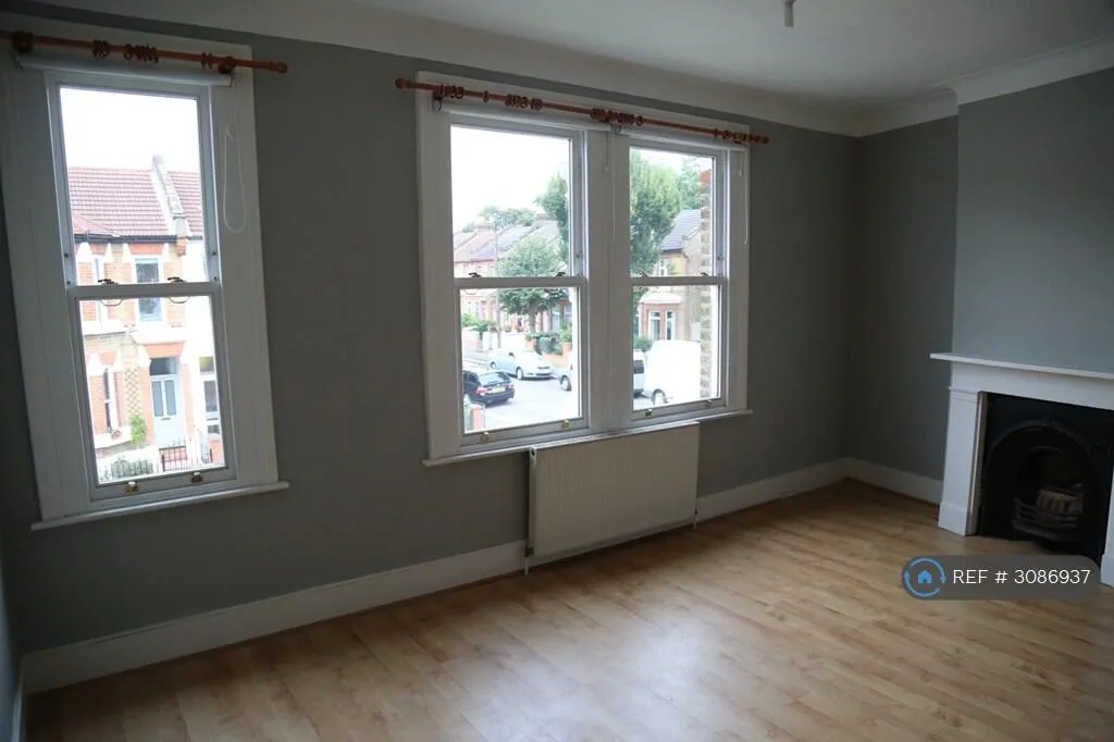 4 bedroom end of terrace house for rent