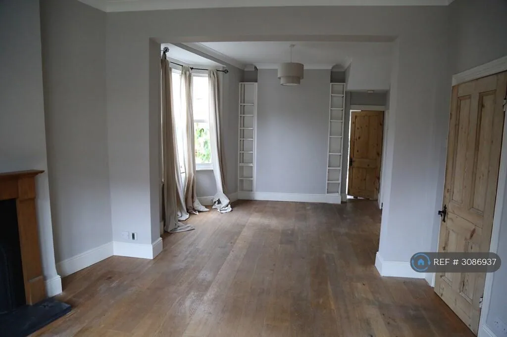 4 bedroom end of terrace house for rent