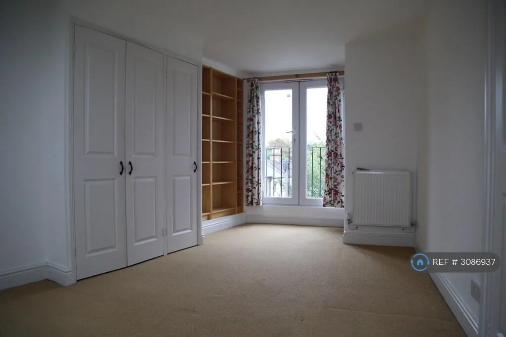 4 bedroom end of terrace house for rent