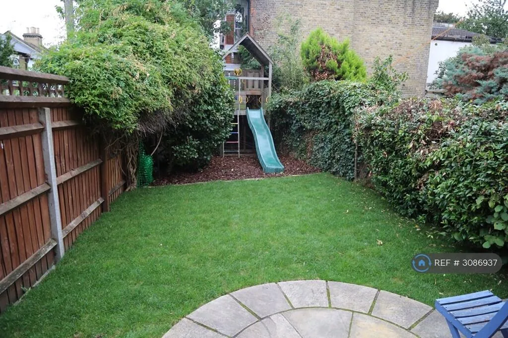 4 bedroom end of terrace house for rent