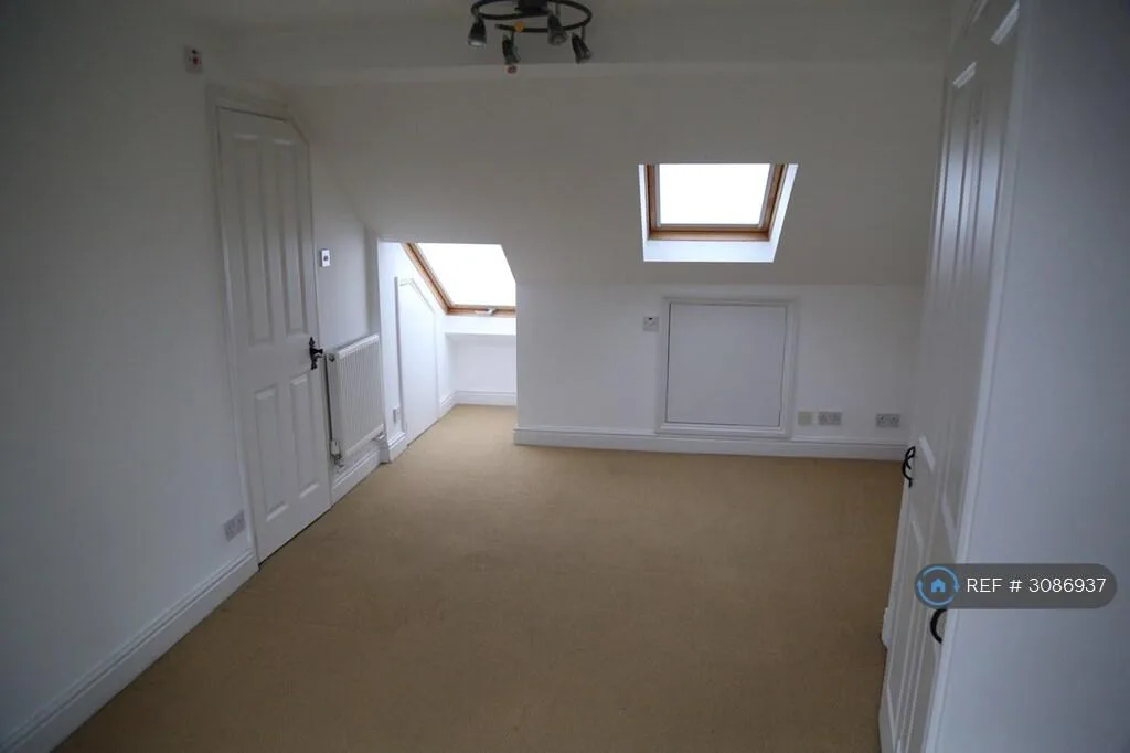 4 bedroom end of terrace house for rent