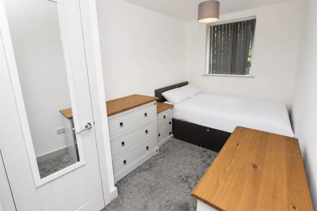 6 bedroom house for rent