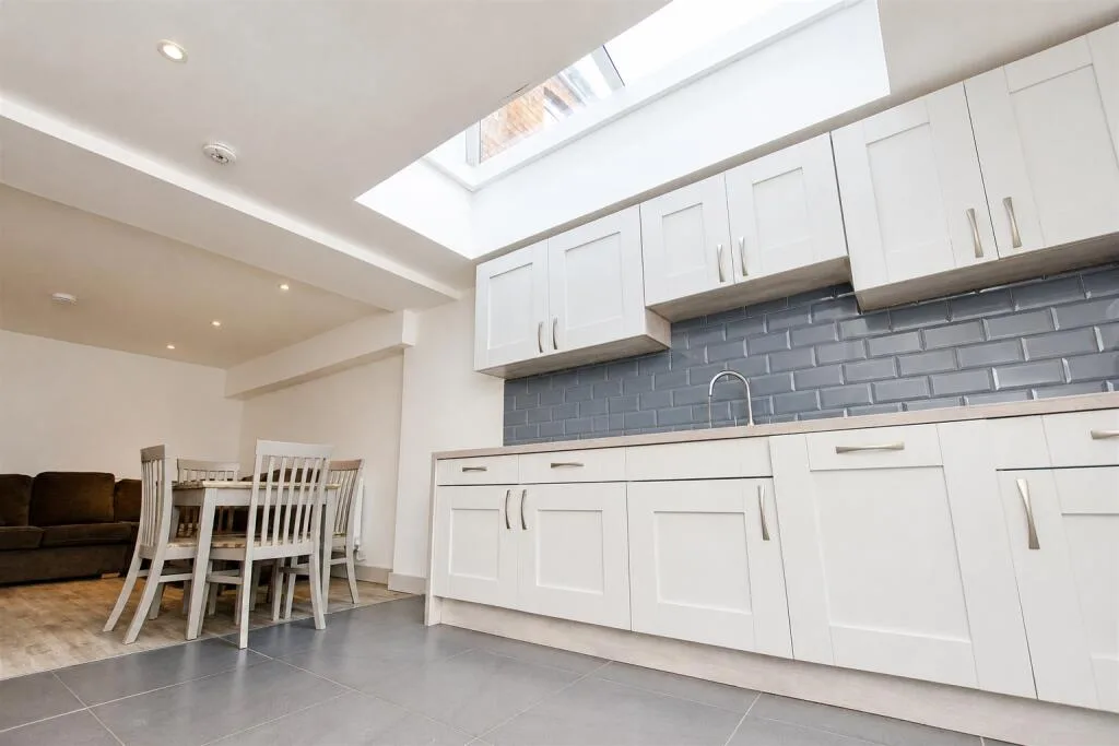6 bedroom house for rent