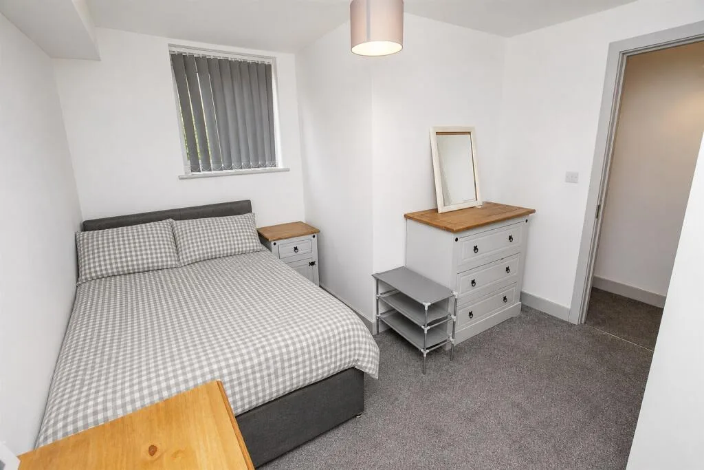 6 bedroom house for rent