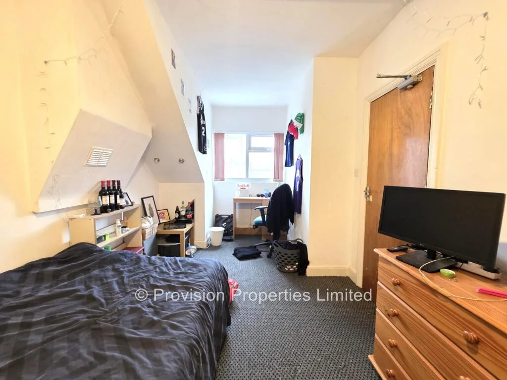 5 bedroom terraced house for rent
