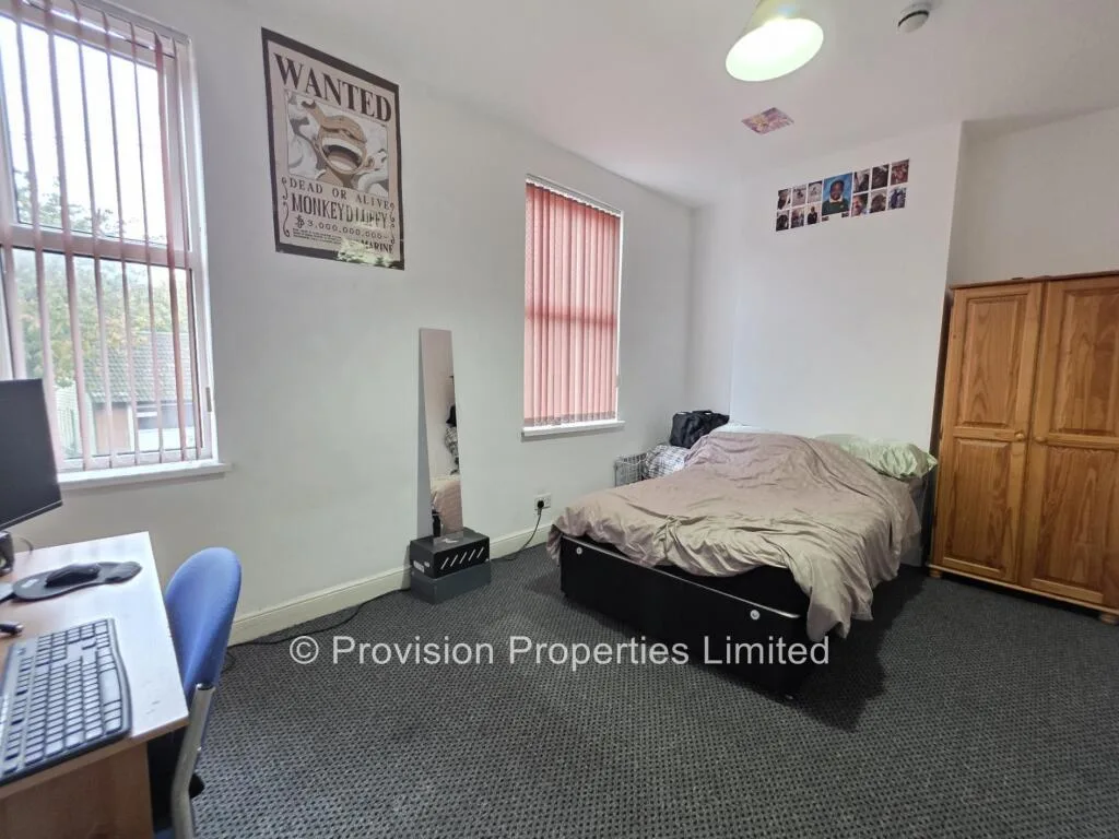 5 bedroom terraced house for rent