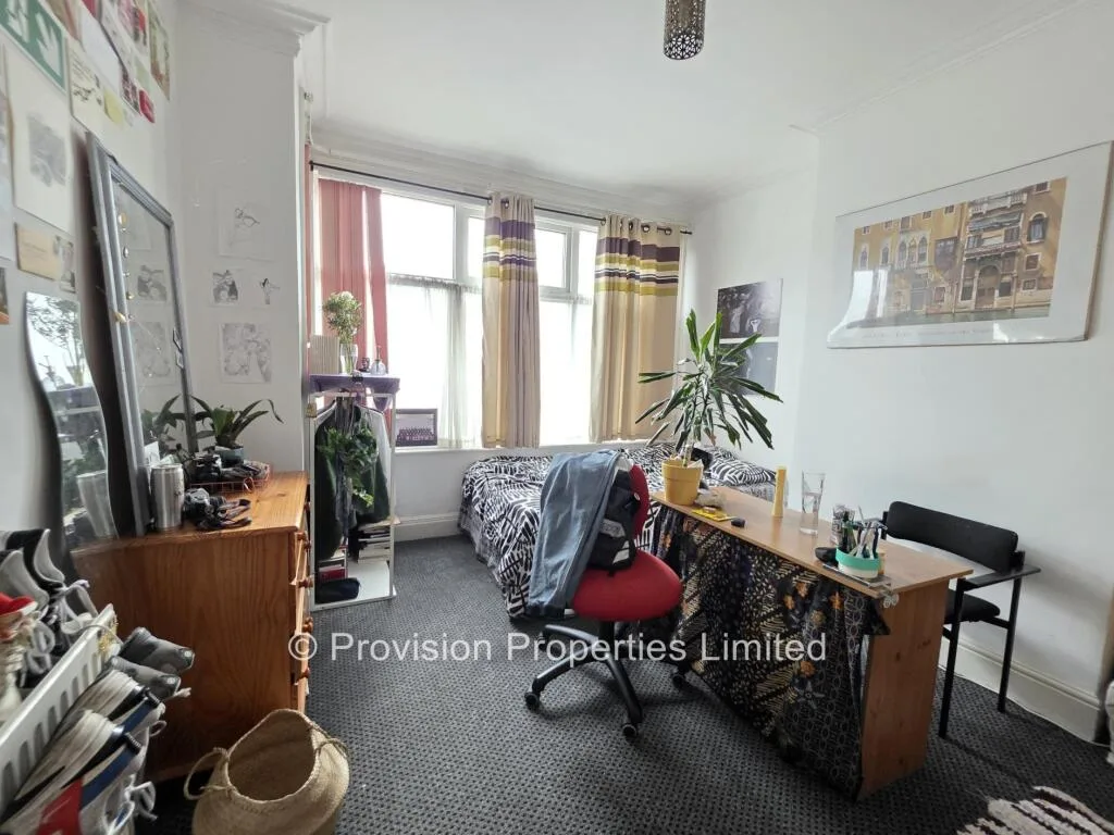 5 bedroom terraced house for rent