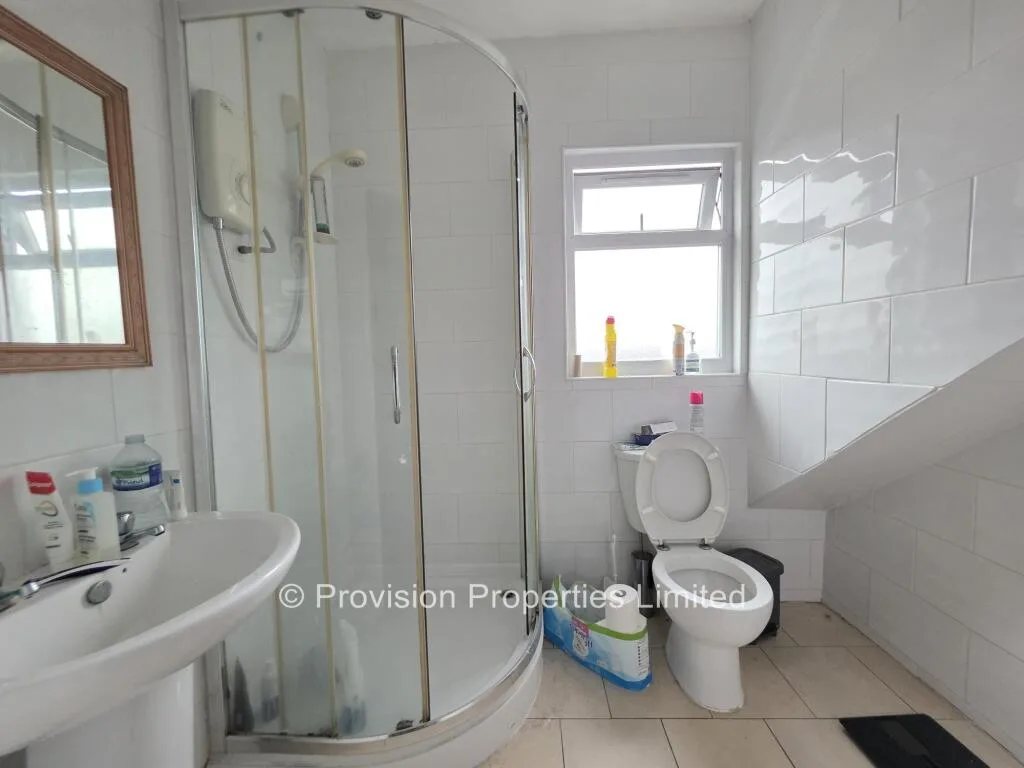5 bedroom terraced house for rent