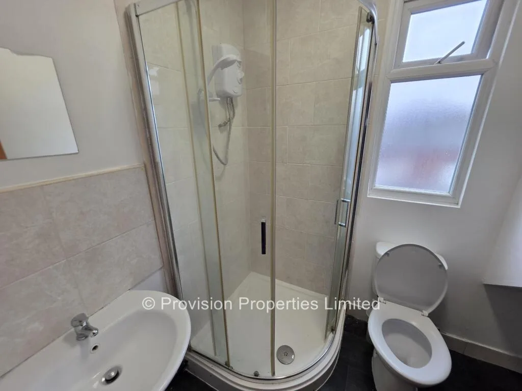 6 bedroom terraced house for rent
