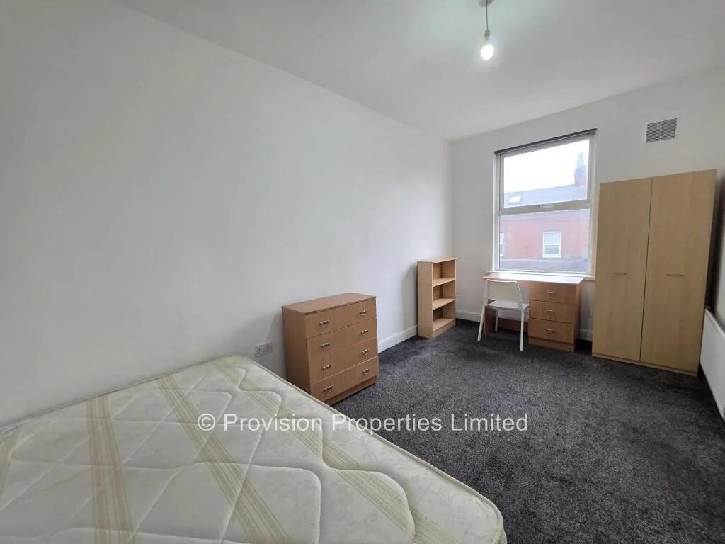 6 bedroom terraced house for rent