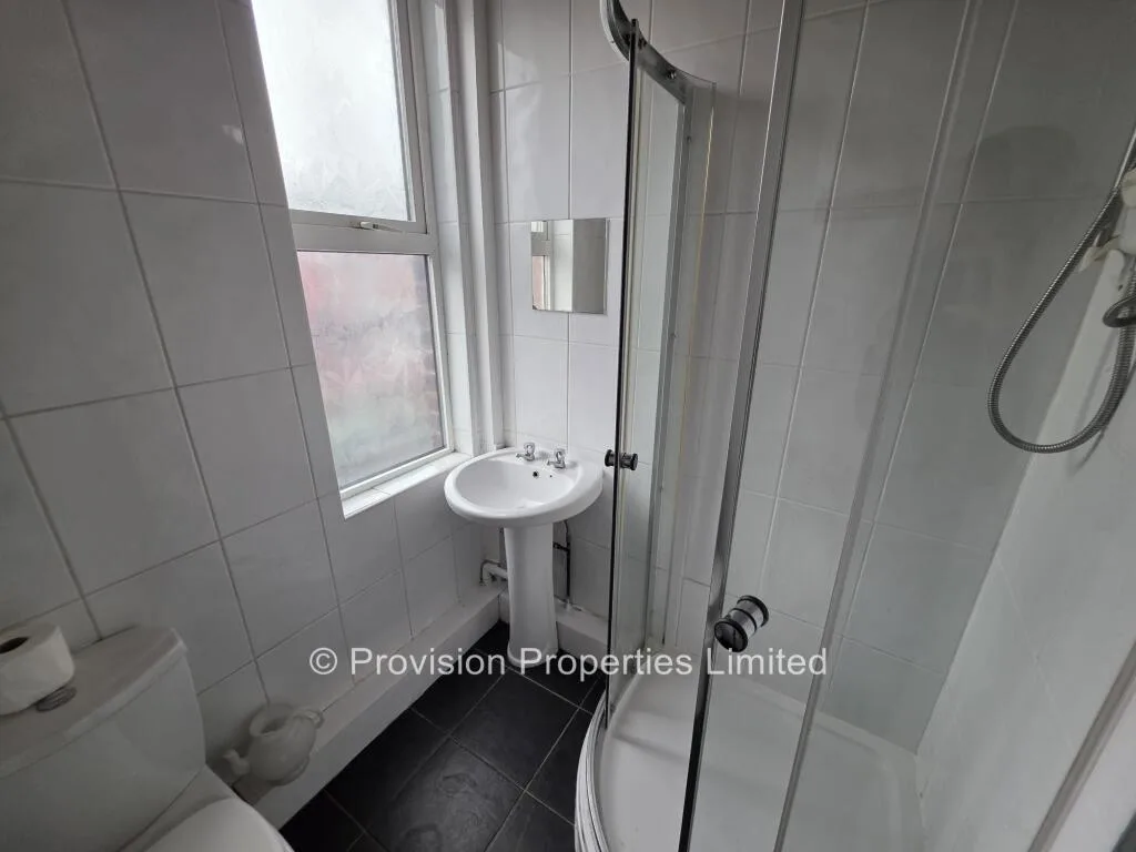 6 bedroom terraced house for rent