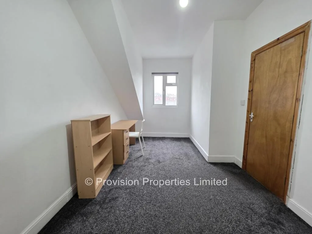 6 bedroom terraced house for rent
