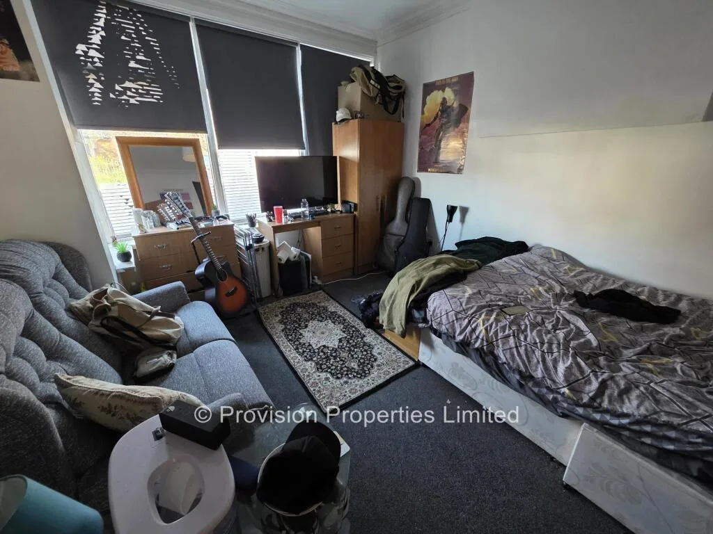 6 bedroom terraced house for rent