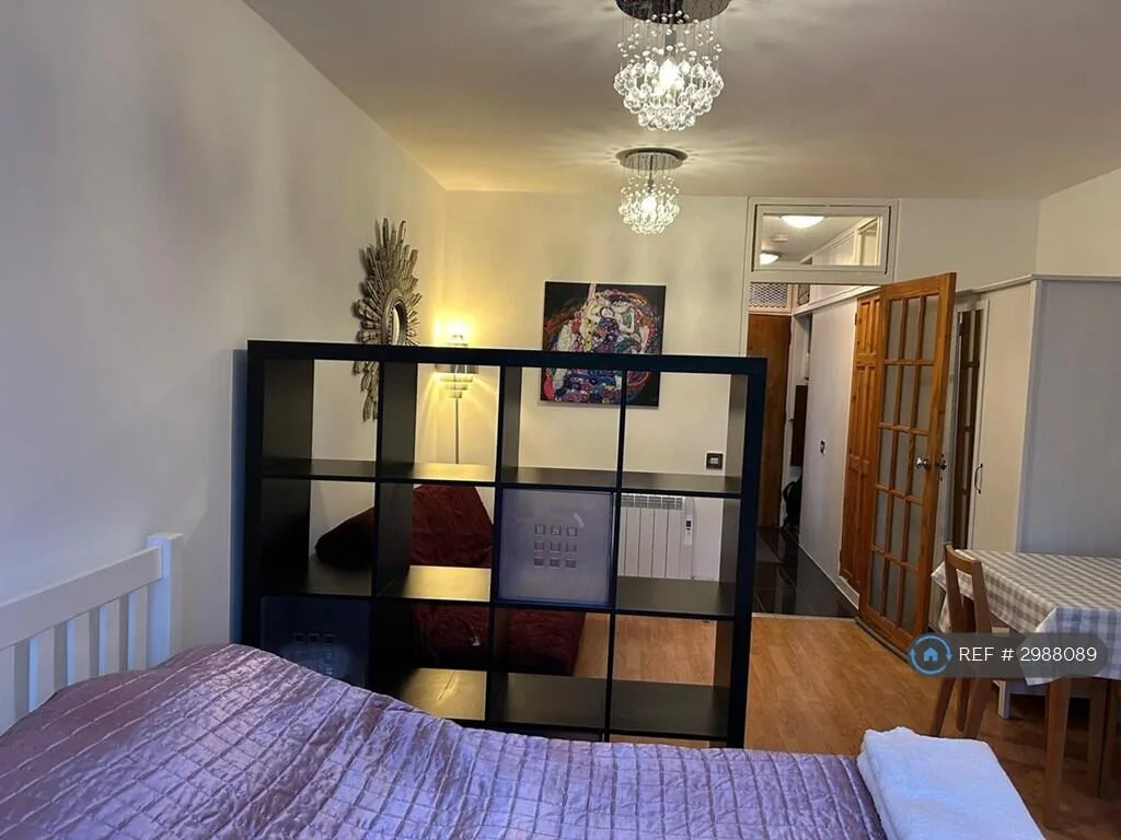 Studio flat for rent