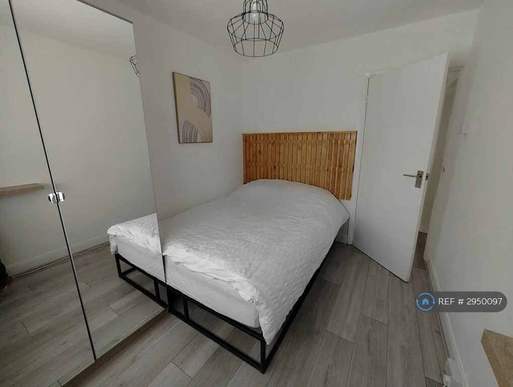 3 bedroom semi-detached house for rent