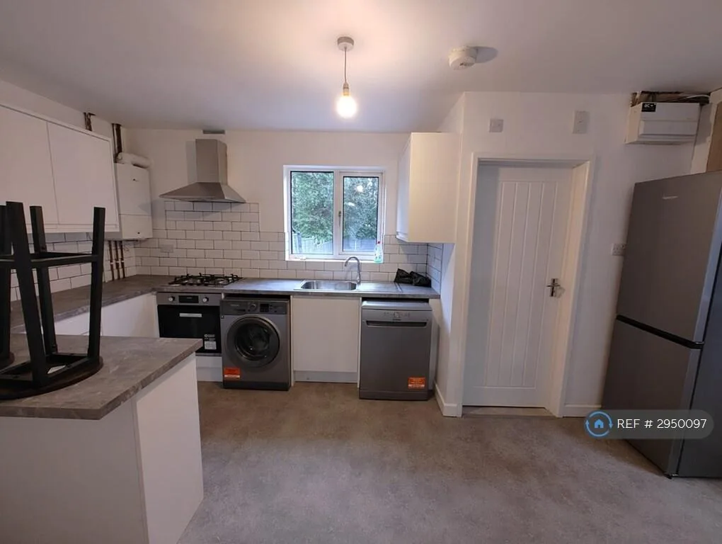 3 bedroom semi-detached house for rent