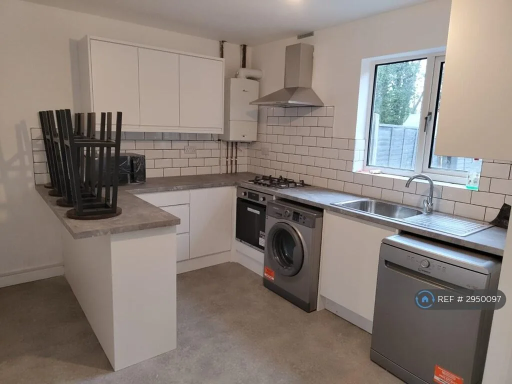 3 bedroom semi-detached house for rent