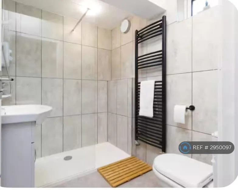 3 bedroom semi-detached house for rent