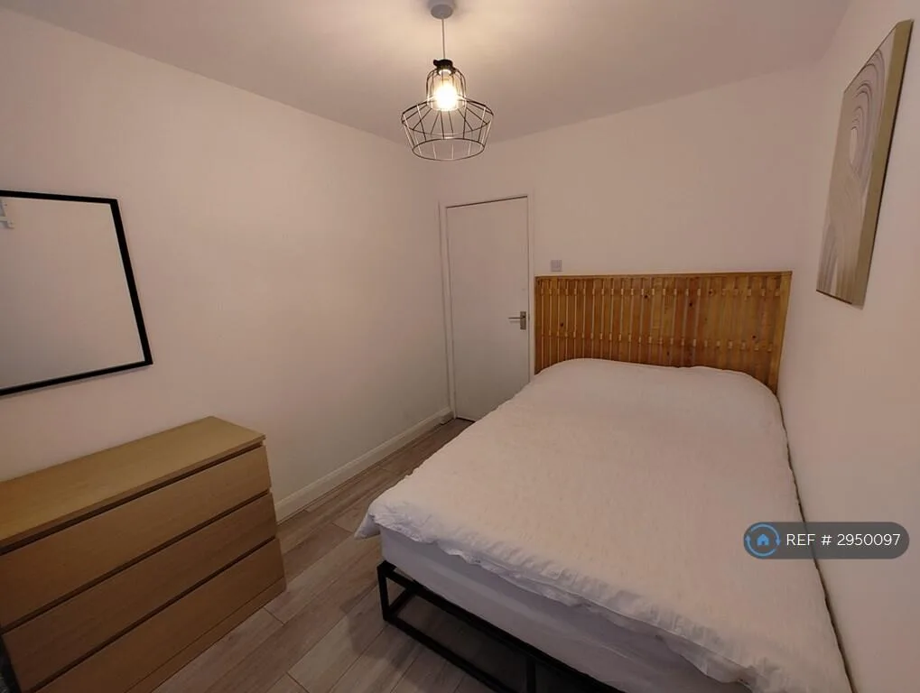 3 bedroom semi-detached house for rent