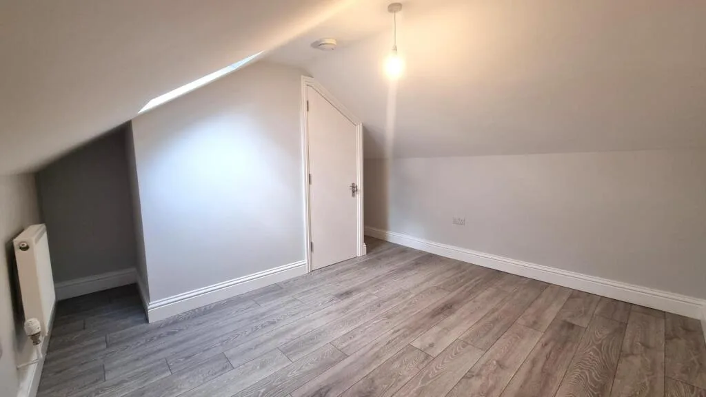 4 bedroom end of terrace house for rent