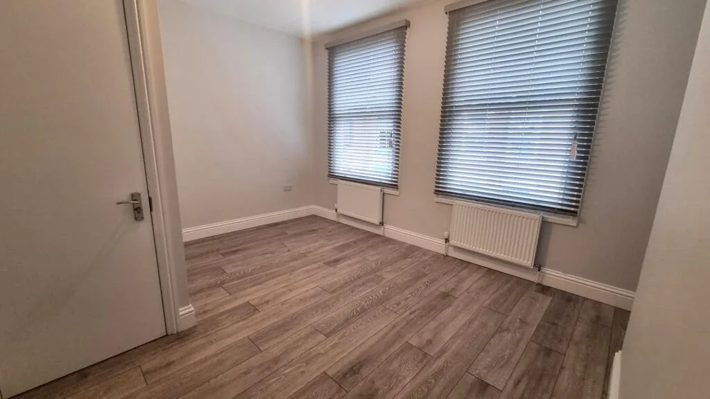 4 bedroom end of terrace house for rent