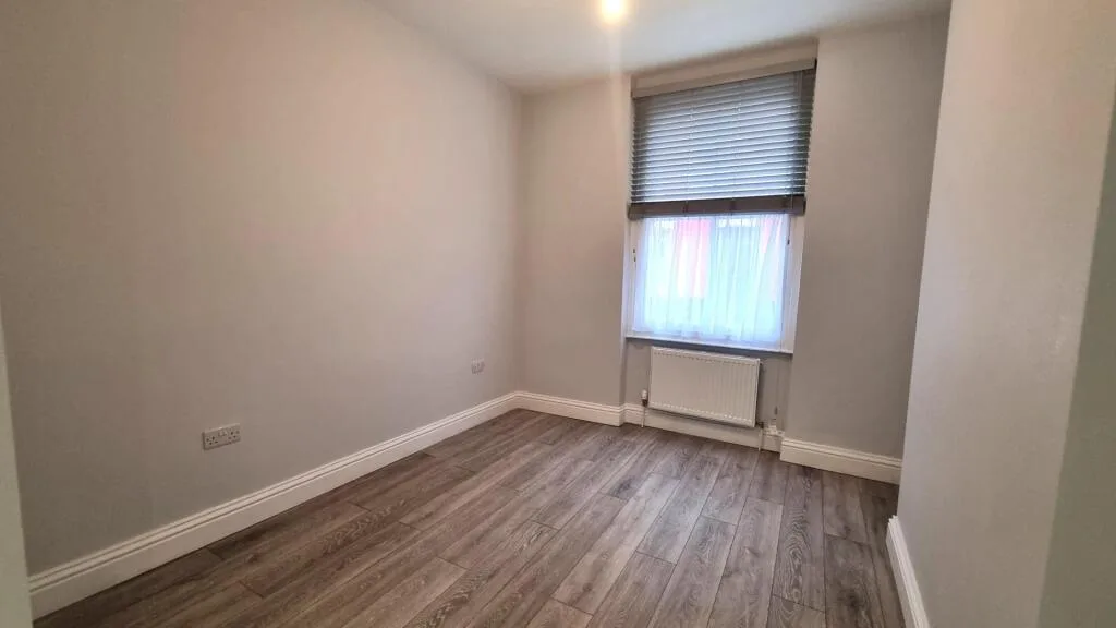 4 bedroom end of terrace house for rent