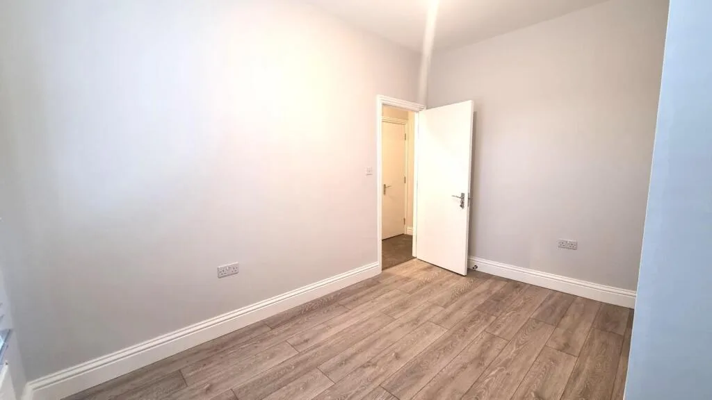 4 bedroom end of terrace house for rent
