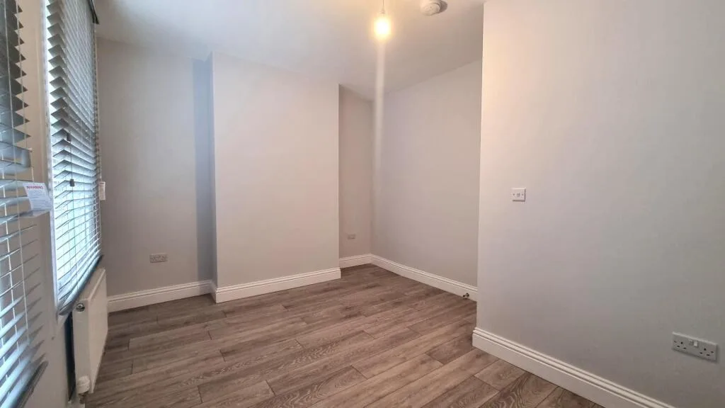 4 bedroom end of terrace house for rent