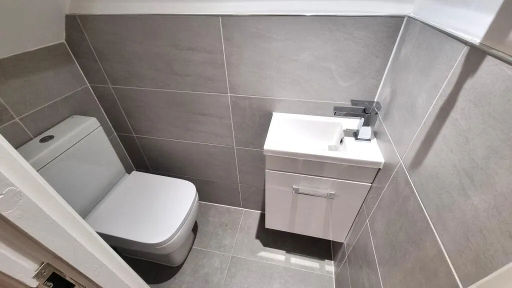4 bedroom end of terrace house for rent