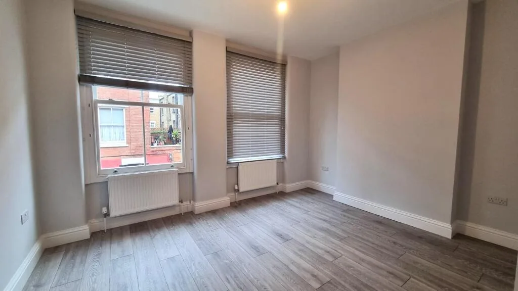 4 bedroom end of terrace house for rent