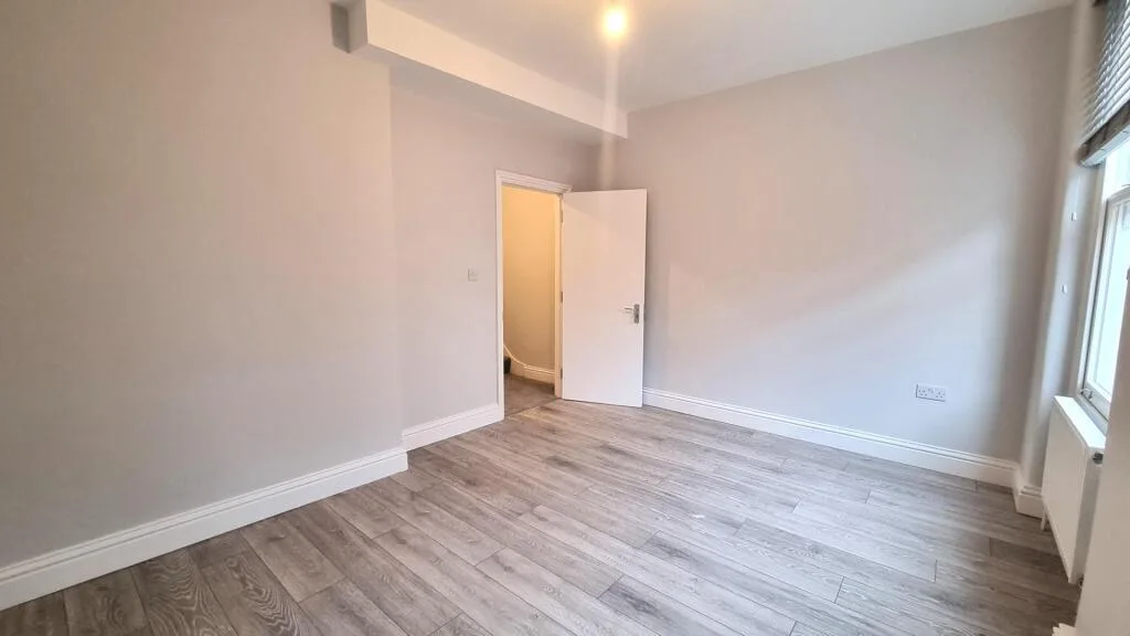 4 bedroom end of terrace house for rent